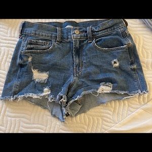 Short distressed denim boyfriend shorts